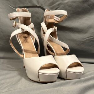IDIFU Elegant White Strappy Heels